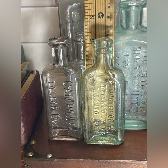 Lot of 5 Antique Iridescence Blue & Clear Montreal Toronto Medicine Herb Bottles - Picture 15 of 16